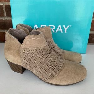 Array Womens Blair Taupe Suede block heel Ankle Boots Shoes US 8 N narrow width